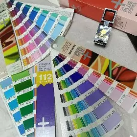 Katalog reňki saýlap PANTONE