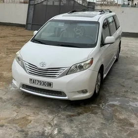 Toyota Sienna 2011