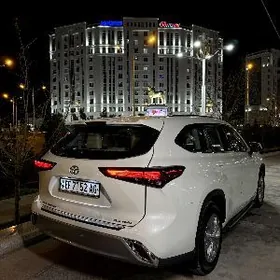 Toyota Highlander 2021