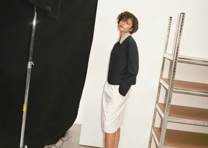 Zendeýa On brendi bilen başdan-aýak eşik toplumyny çykardy