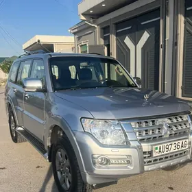 Mitsubishi Pajero 2015