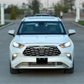 Toyota Highlander 2021