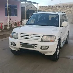 Mitsubishi Montero 2002