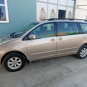 Toyota Sienna 2004