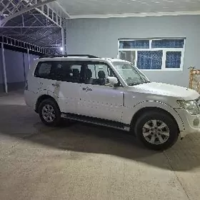Mitsubishi Pajero 2013