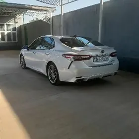 Toyota Camry 2019
