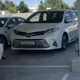 Toyota Sienna 2020
