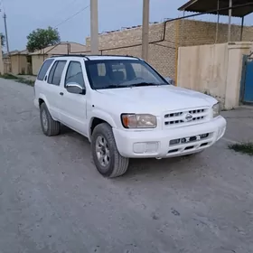 Nissan Pathfinder 1996