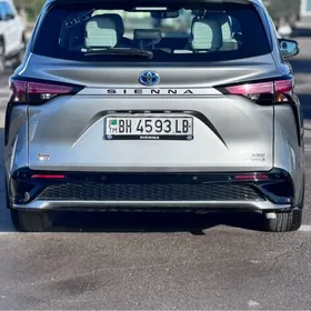 Toyota Sienna 2023