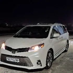Toyota Sienna 2020