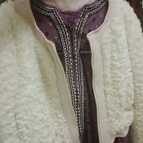 койнек,футболка,джинсы,йупка..