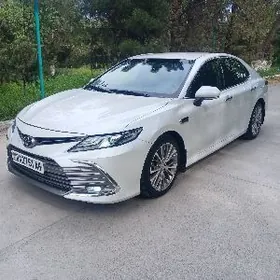 Toyota Camry 2021