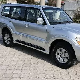 Mitsubishi Pajero 2005