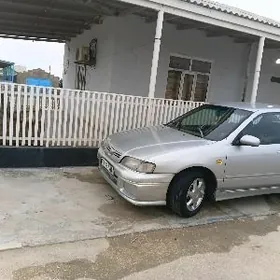 Nissan Primera 1995