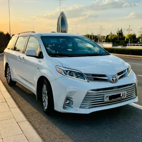 Toyota Sienna 2017