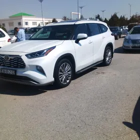 Toyota Highlander 2022