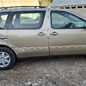 Toyota Sienna 2003
