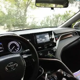 Toyota Camry Hybrid 2021