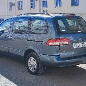 Toyota Sienna 2002
