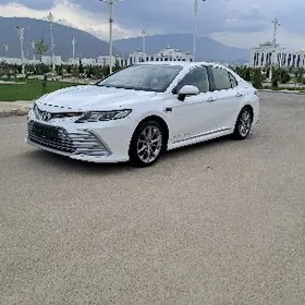 Toyota Camry Hybrid 2021
