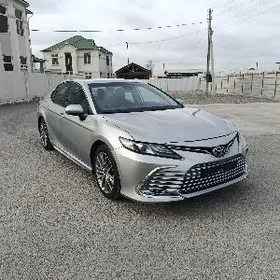 Toyota Camry 2021