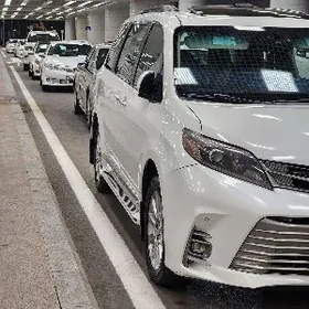Toyota Sienna 2016