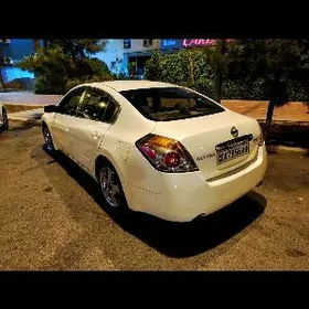 Nissan Altima 2010