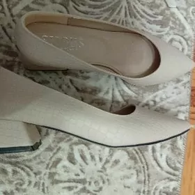 Туфли на маленьком каблуке