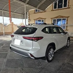 Toyota Highlander 2021