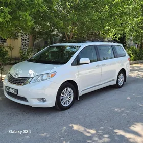 Toyota Sienna 2015