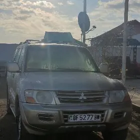 Mitsubishi Montero 2001