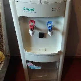 кулер горячей и холодной воды