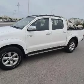 Toyota Hilux 2015