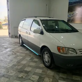 Toyota Sienna 2003