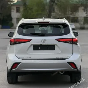 Toyota Highlander 2021