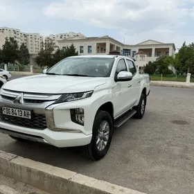 Mitsubishi L200 2020