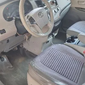 Toyota Sienna 2010