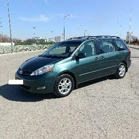 Toyota Sienna 2004