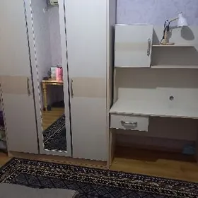 şifoner bilen stol..