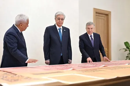 Özbegistan Gazagystana seýrek taryhy resminamalary gowşurdy