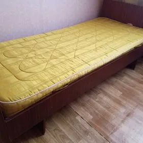 продаются кровати