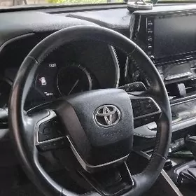 Toyota Highlander 2021