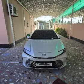 Toyota Camry 2025