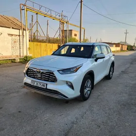 Toyota Highlander 2021