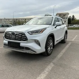 Toyota Highlander 2021