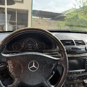 Mercedes-Benz E500 2004