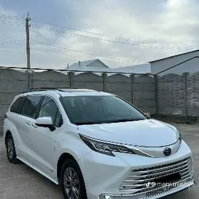 Toyota Sienna 2021