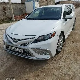 Toyota Camry 2021