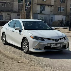 Toyota Camry 2021