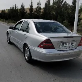 Mercedes-Benz C-Class 2004